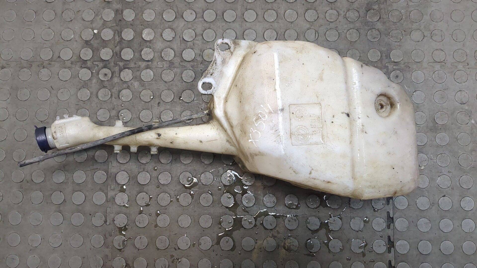 Бачок омывателя лобового стекла