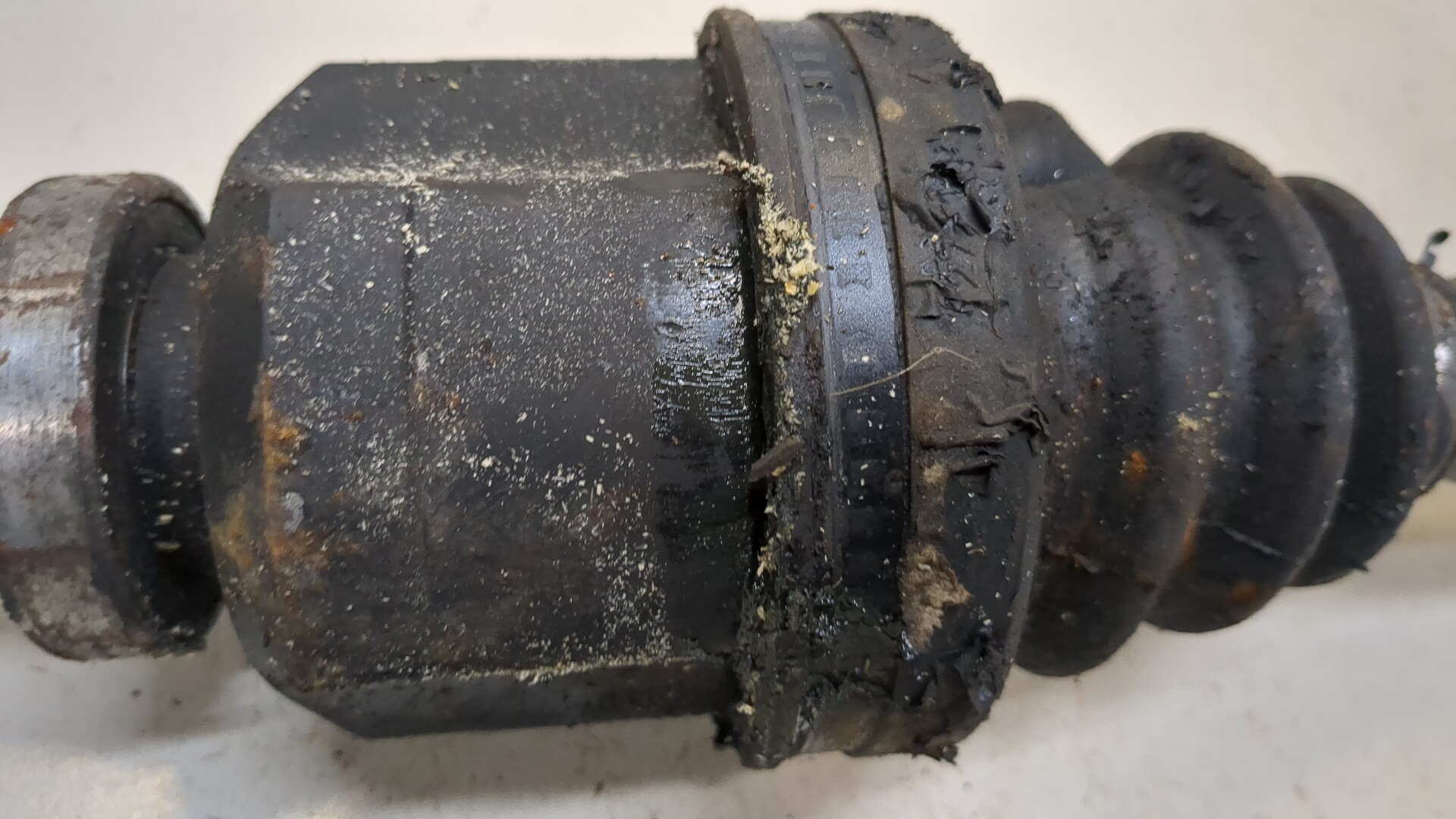 Полуось передняя правая