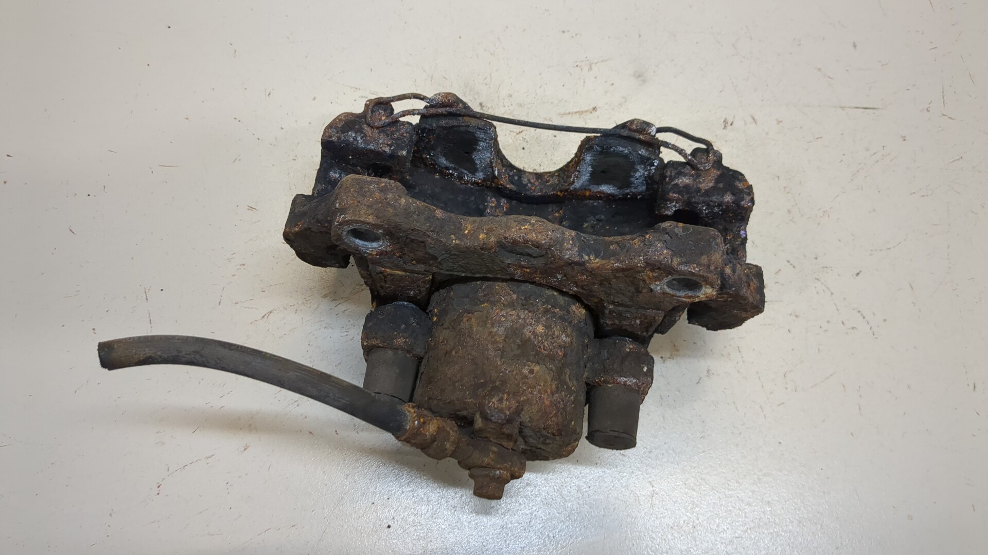 Суппорт передний правый