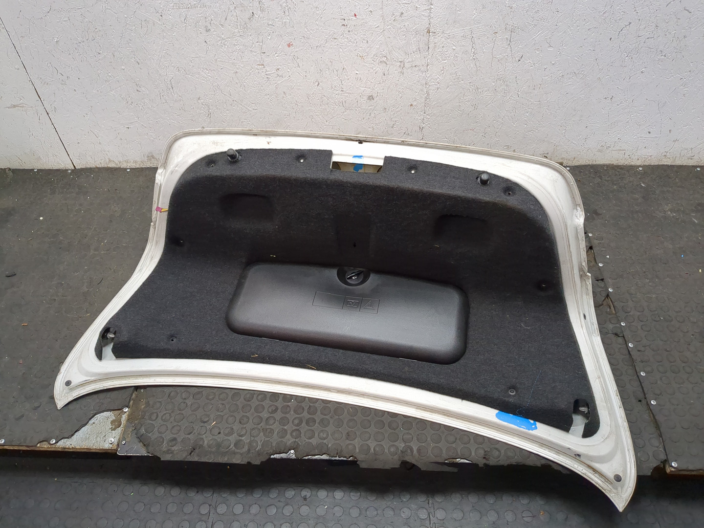 Дверь багажника