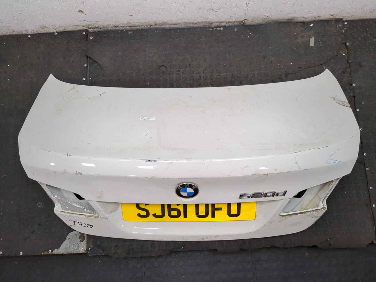 Дверь багажника