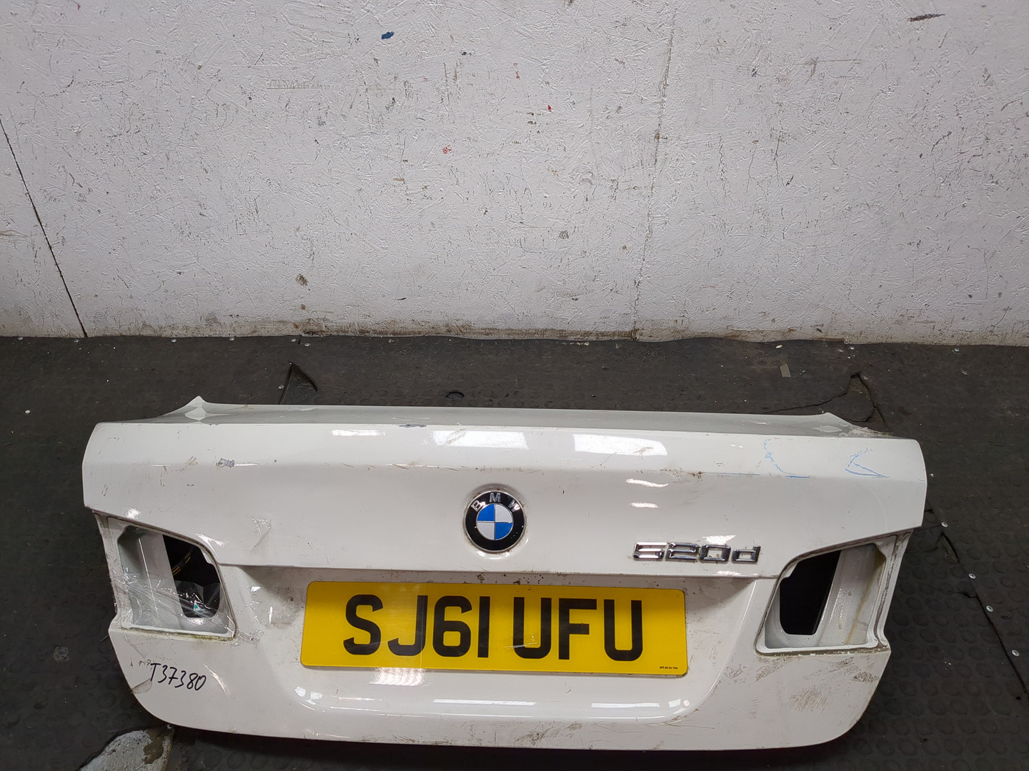 Дверь багажника