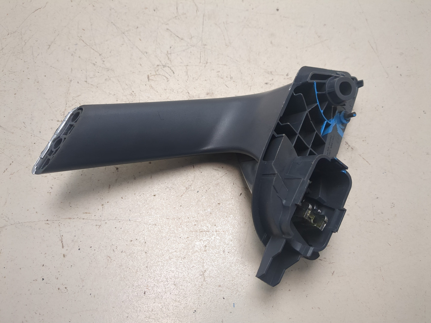 Ручка двери передней внутренняя левая