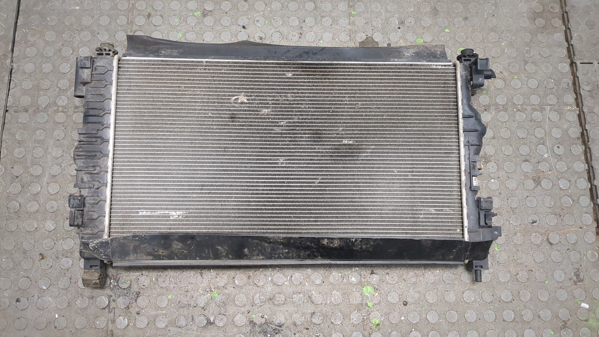 Радиатор охлаждения двигателя основной