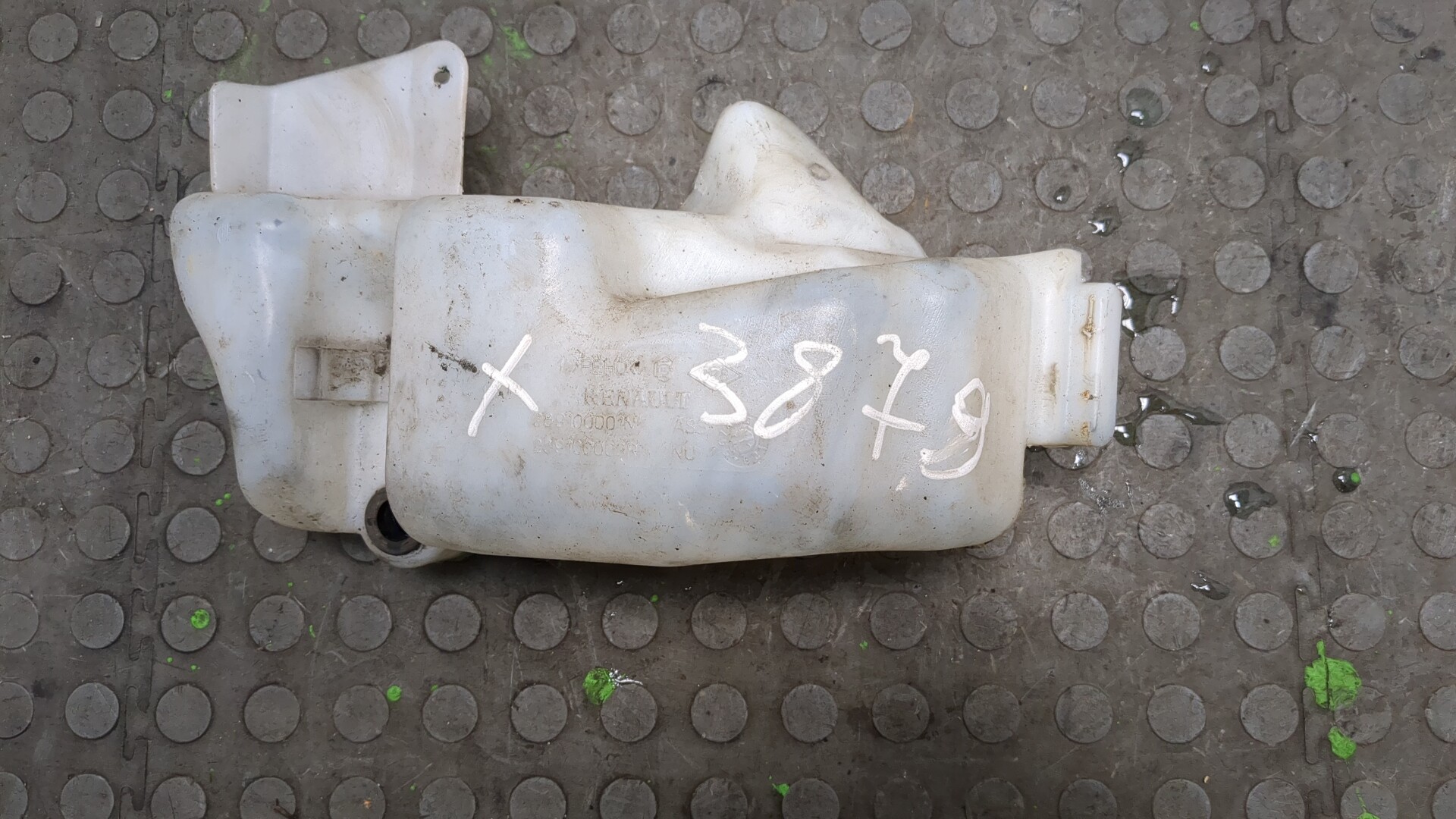 Бачок омывателя лобового стекла