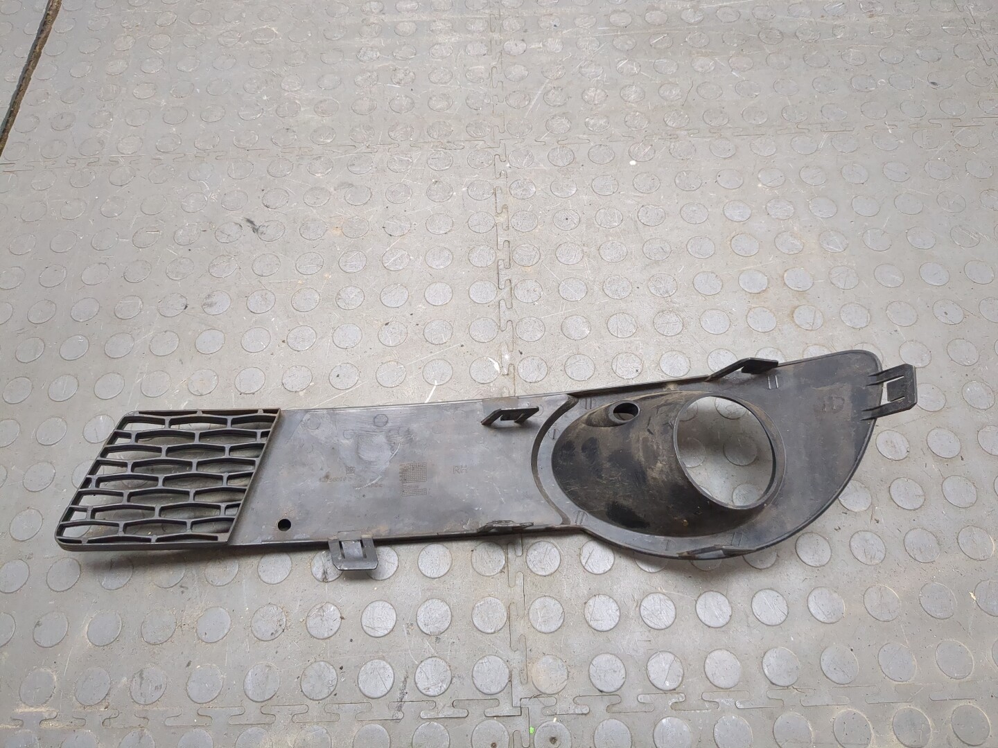 Решетка в бампер правая