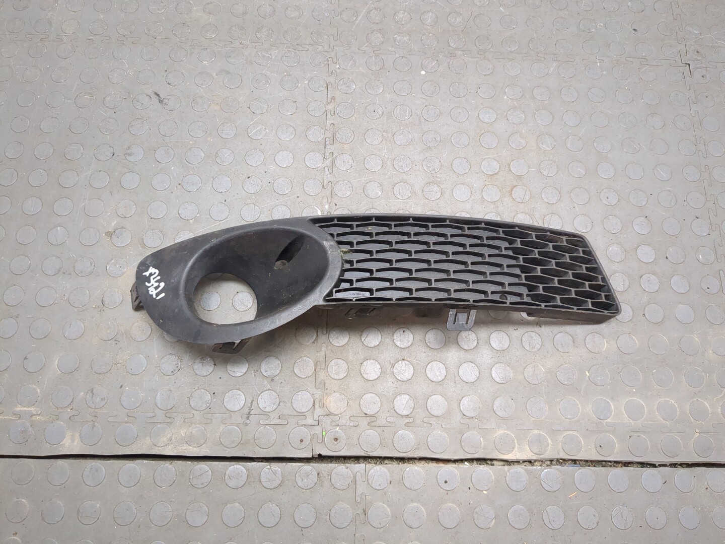Решетка в бампер правая