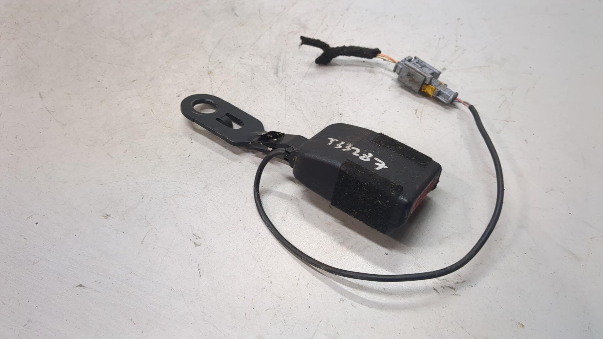 Ответная часть ремня безопасности