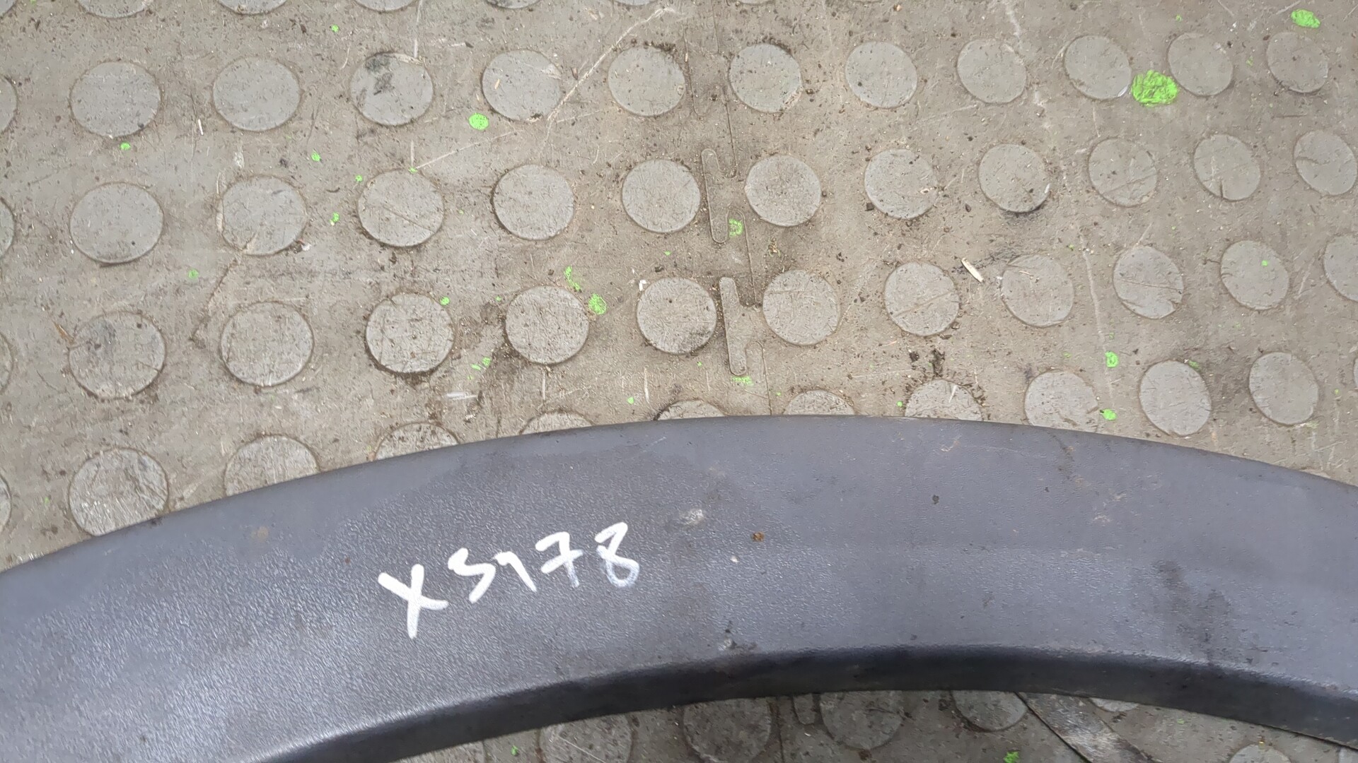 Накладка заднего крыла левого