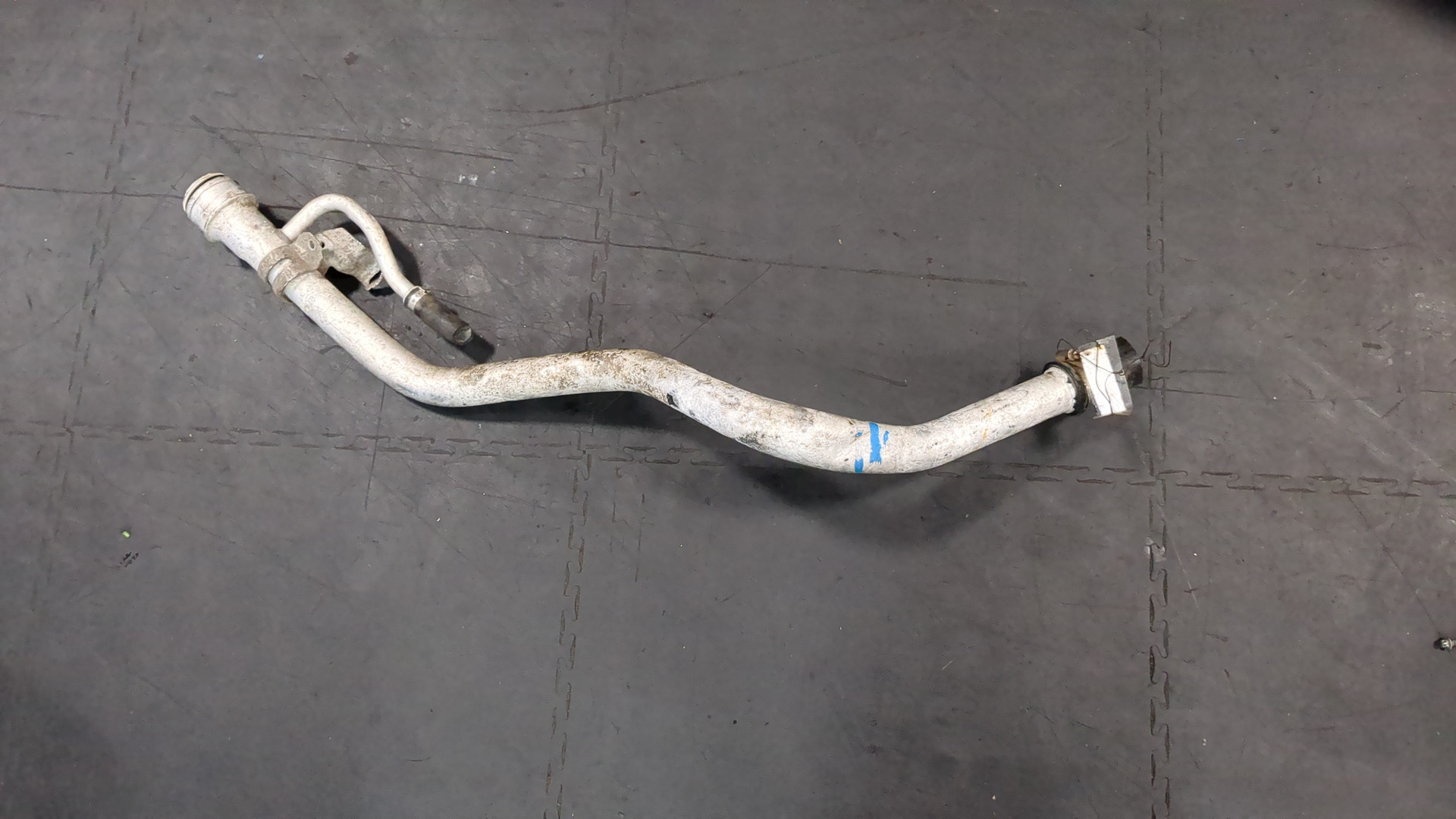 Горловина топливного бака