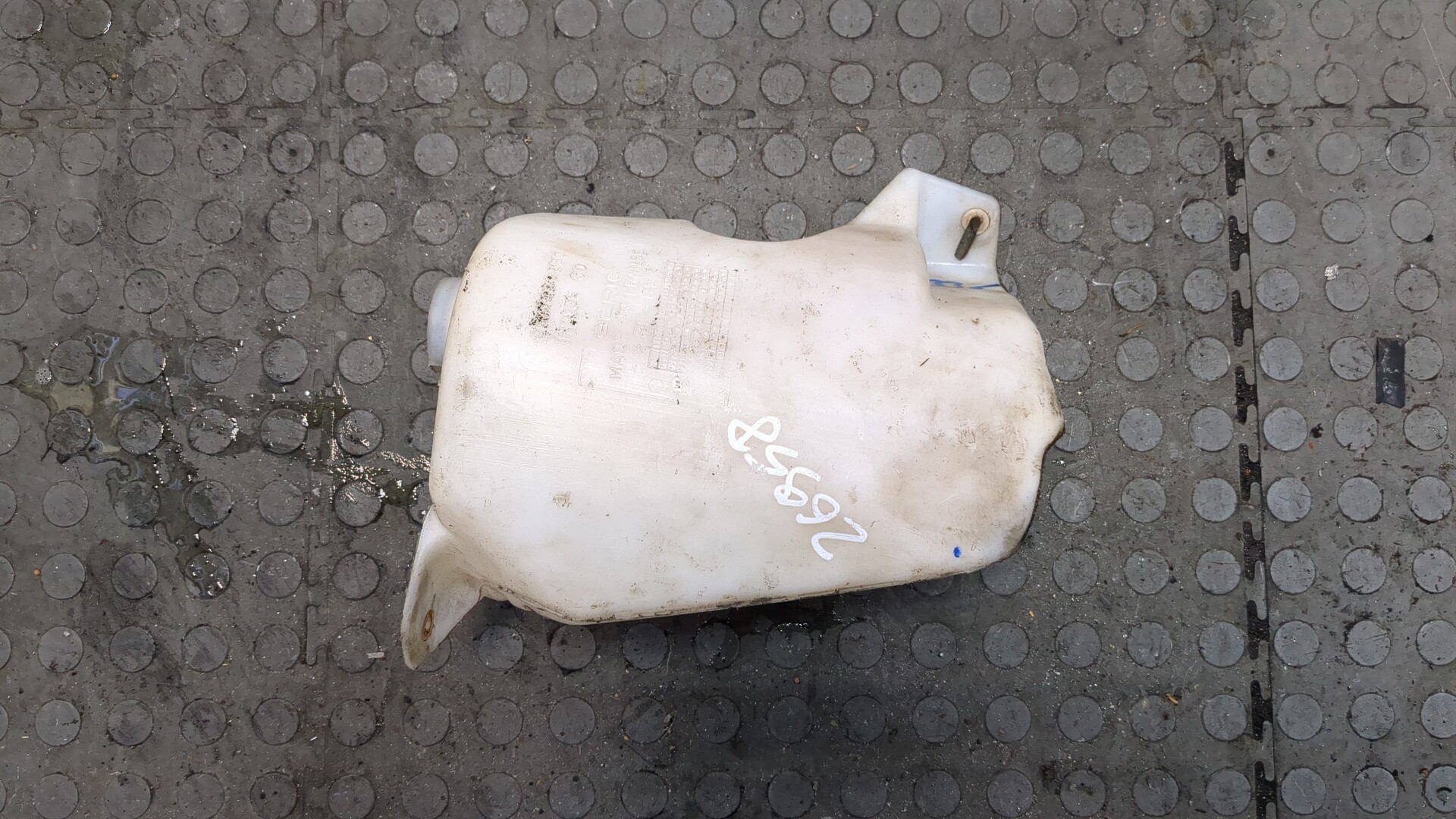 Бачок омывателя лобового стекла