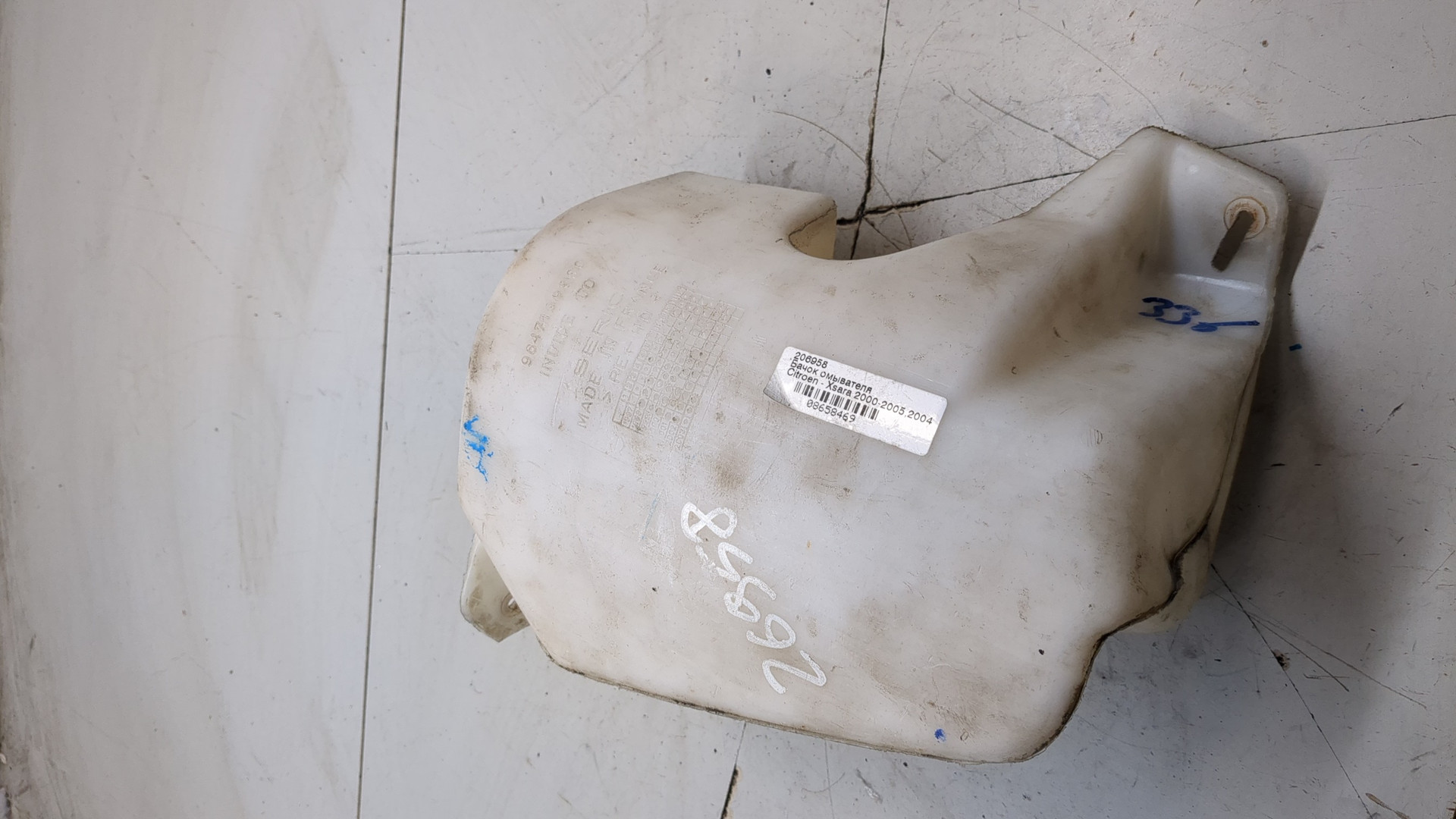 Бачок омывателя лобового стекла