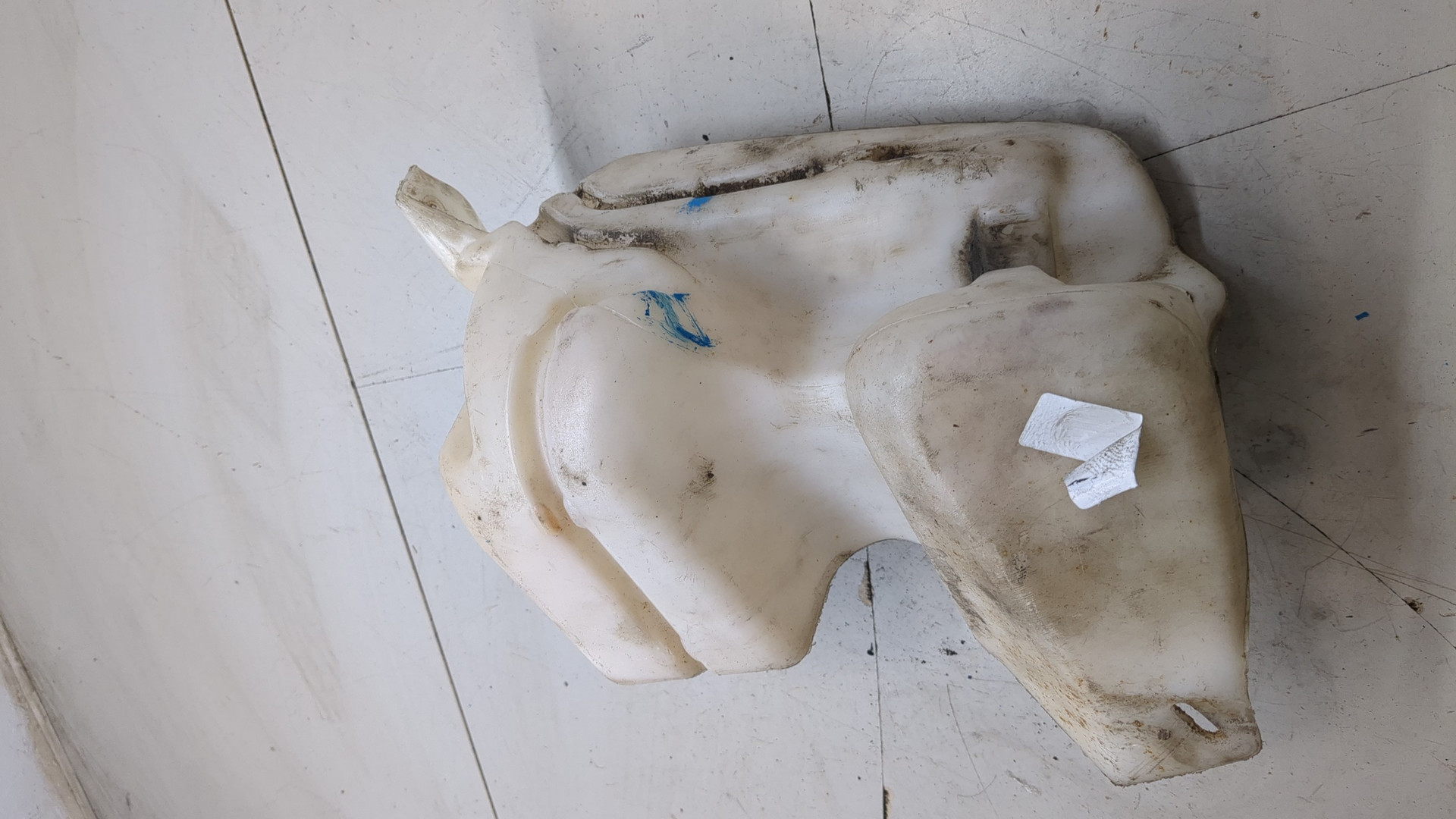 Бачок омывателя лобового стекла