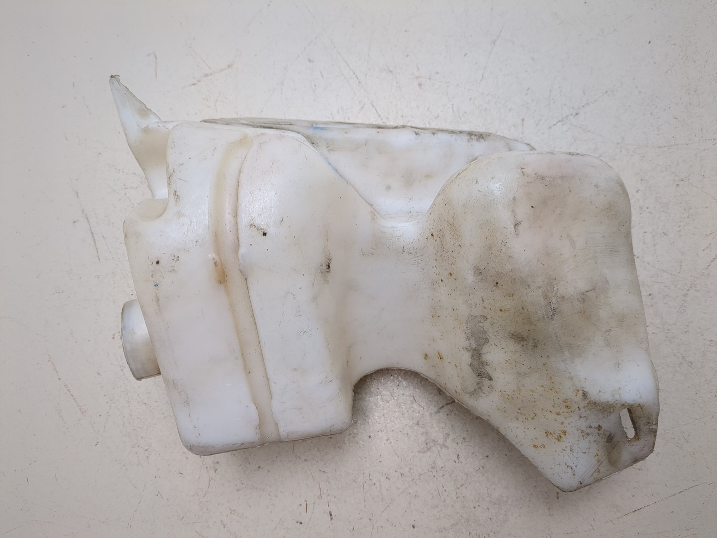 Бачок омывателя лобового стекла