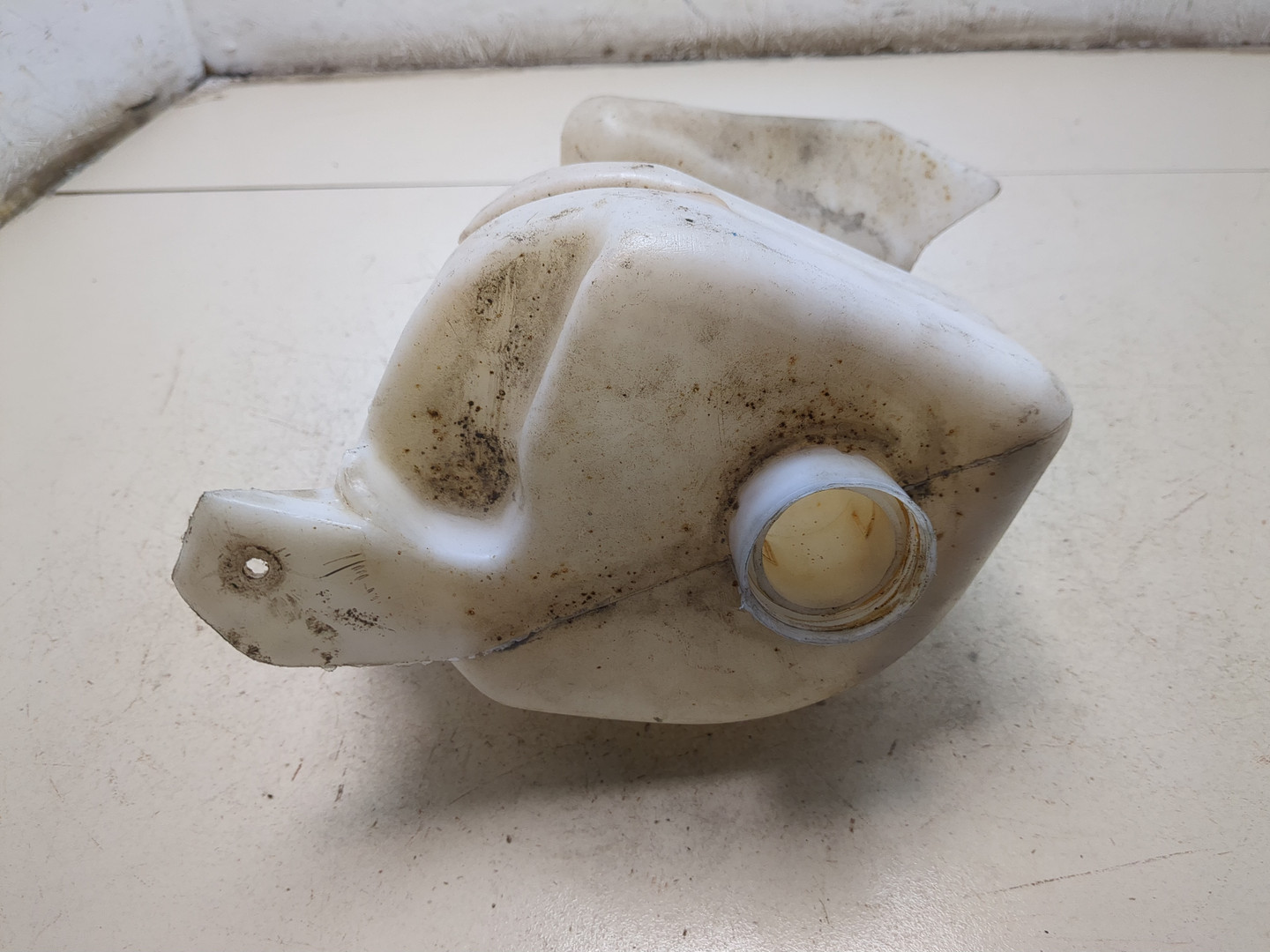 Бачок омывателя лобового стекла