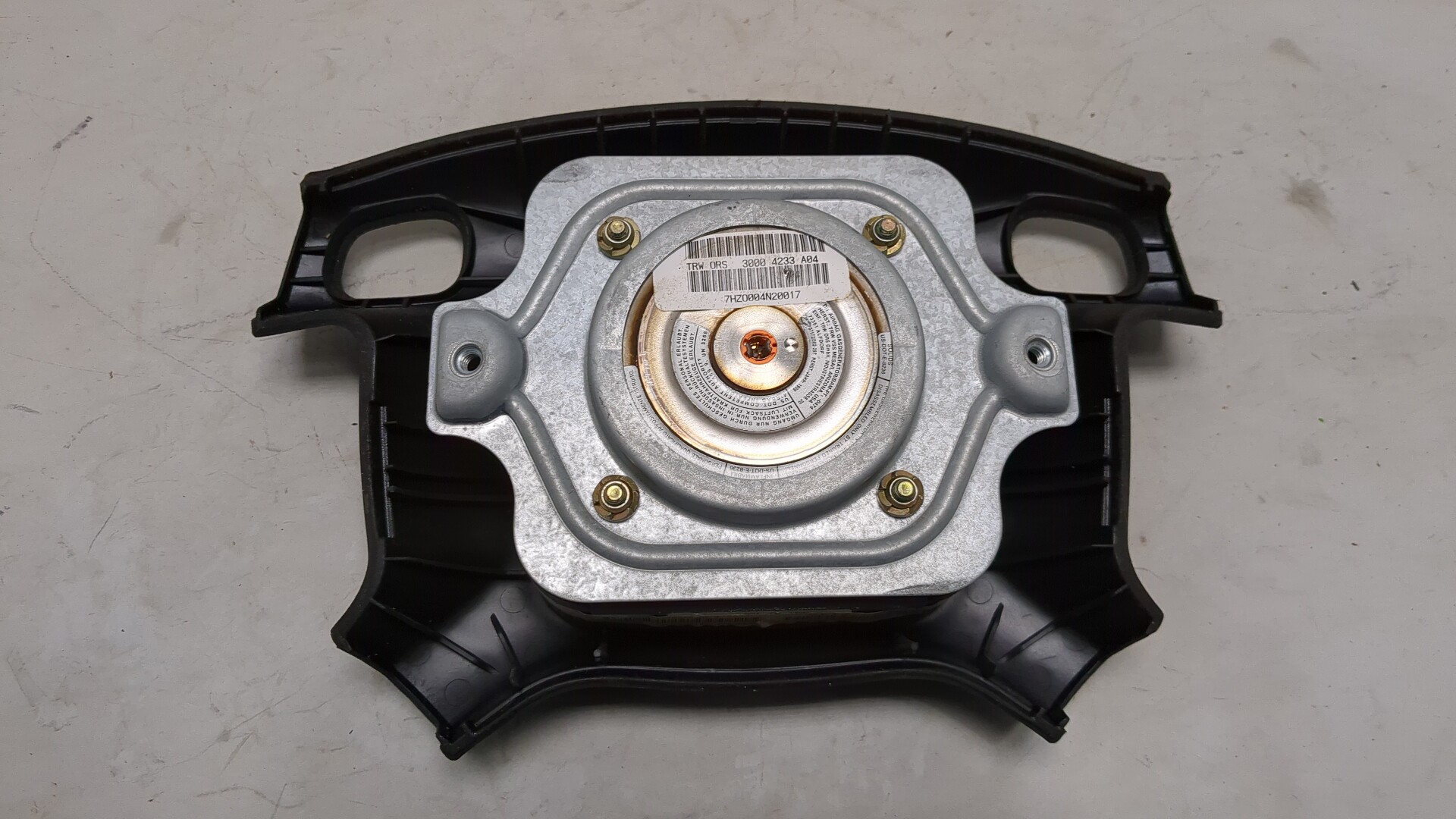 Подушка безопасности в рулевое колесо