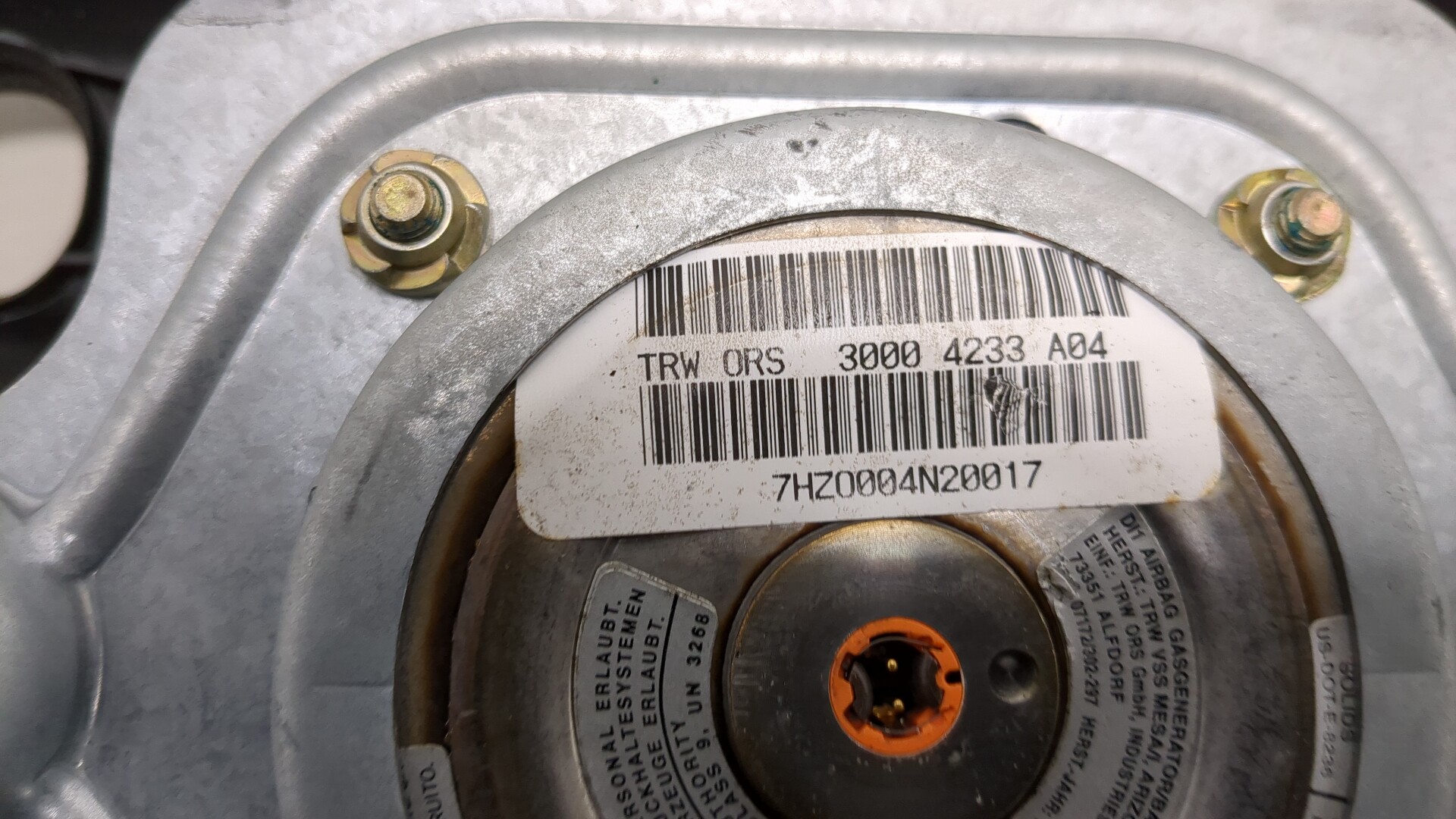 Подушка безопасности в рулевое колесо