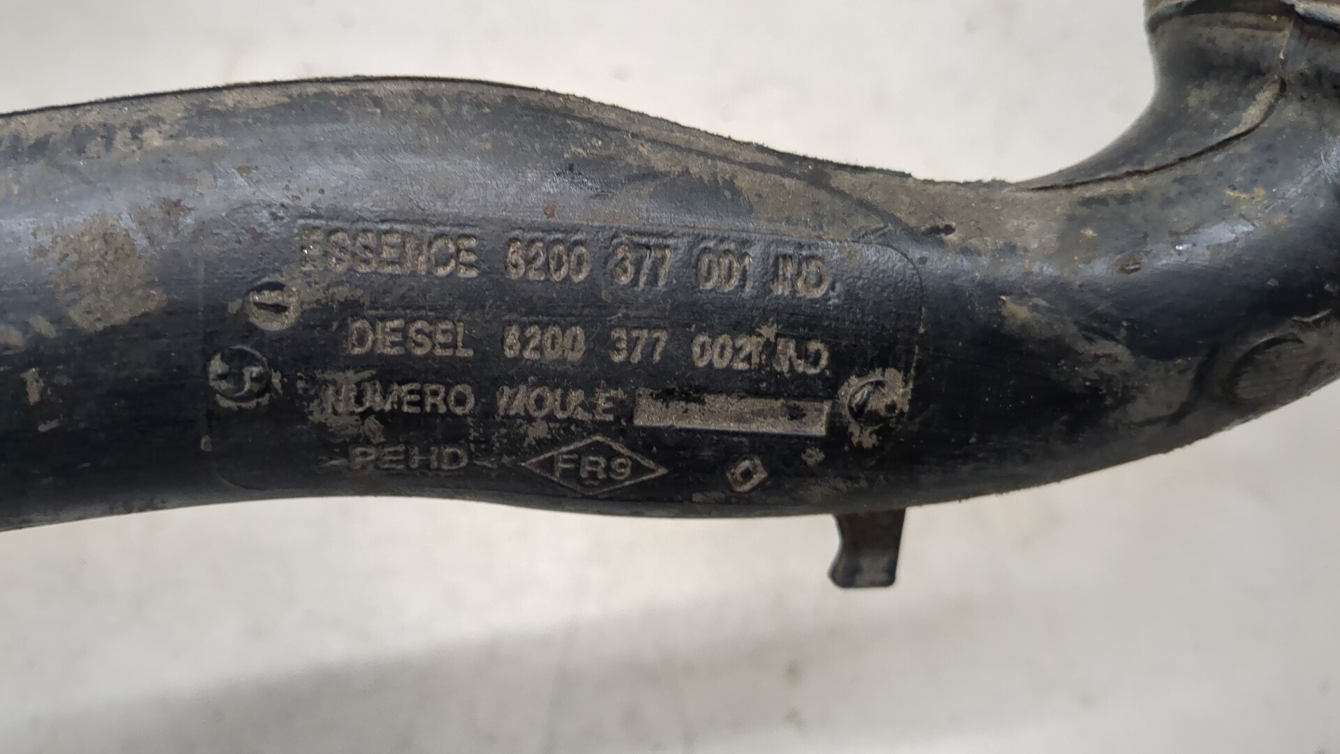 Горловина топливного бака