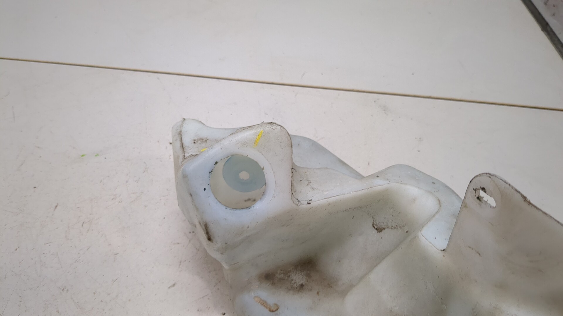 Бачок омывателя лобового стекла