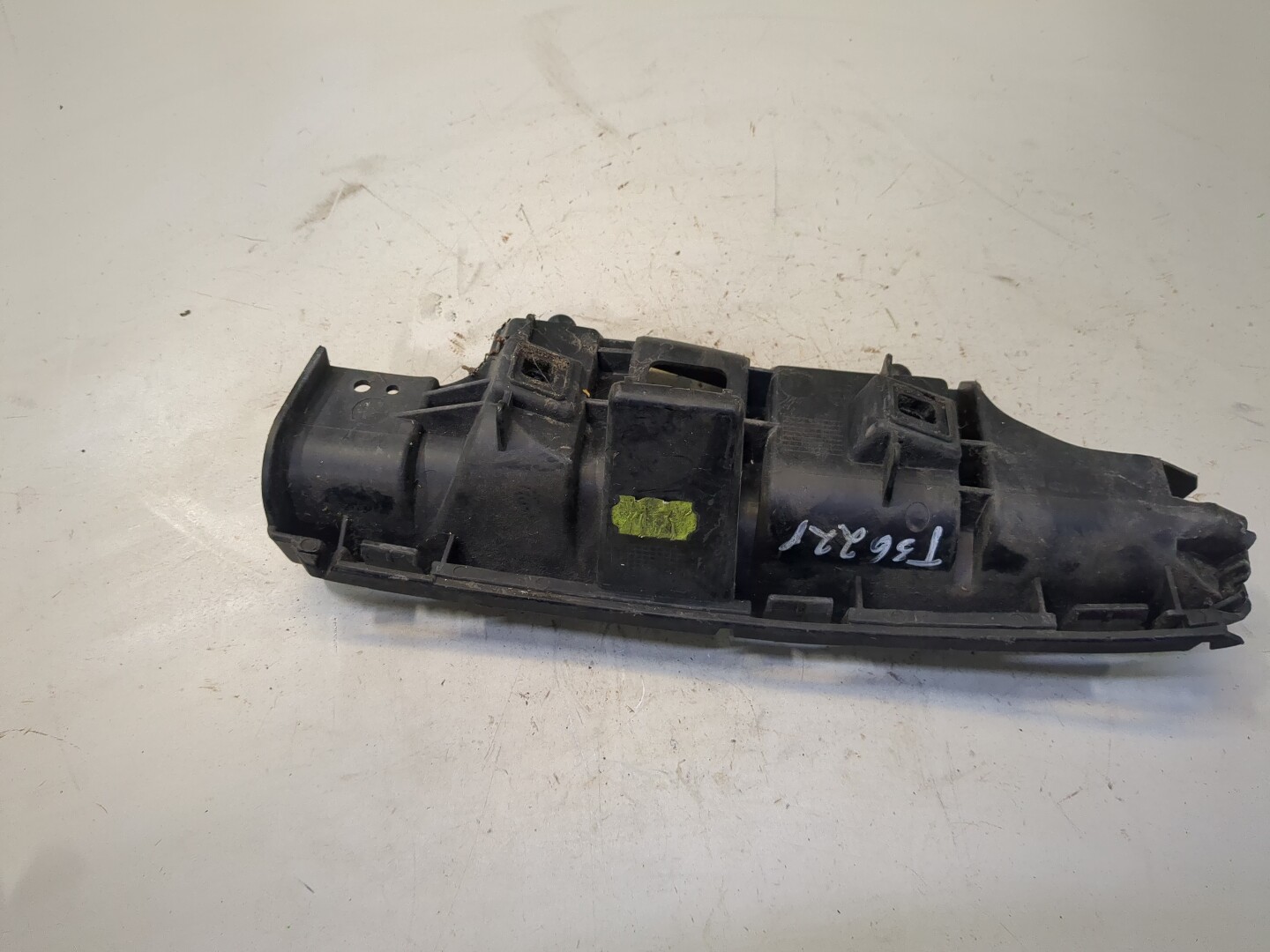 Кронштейн заднего бампера правый