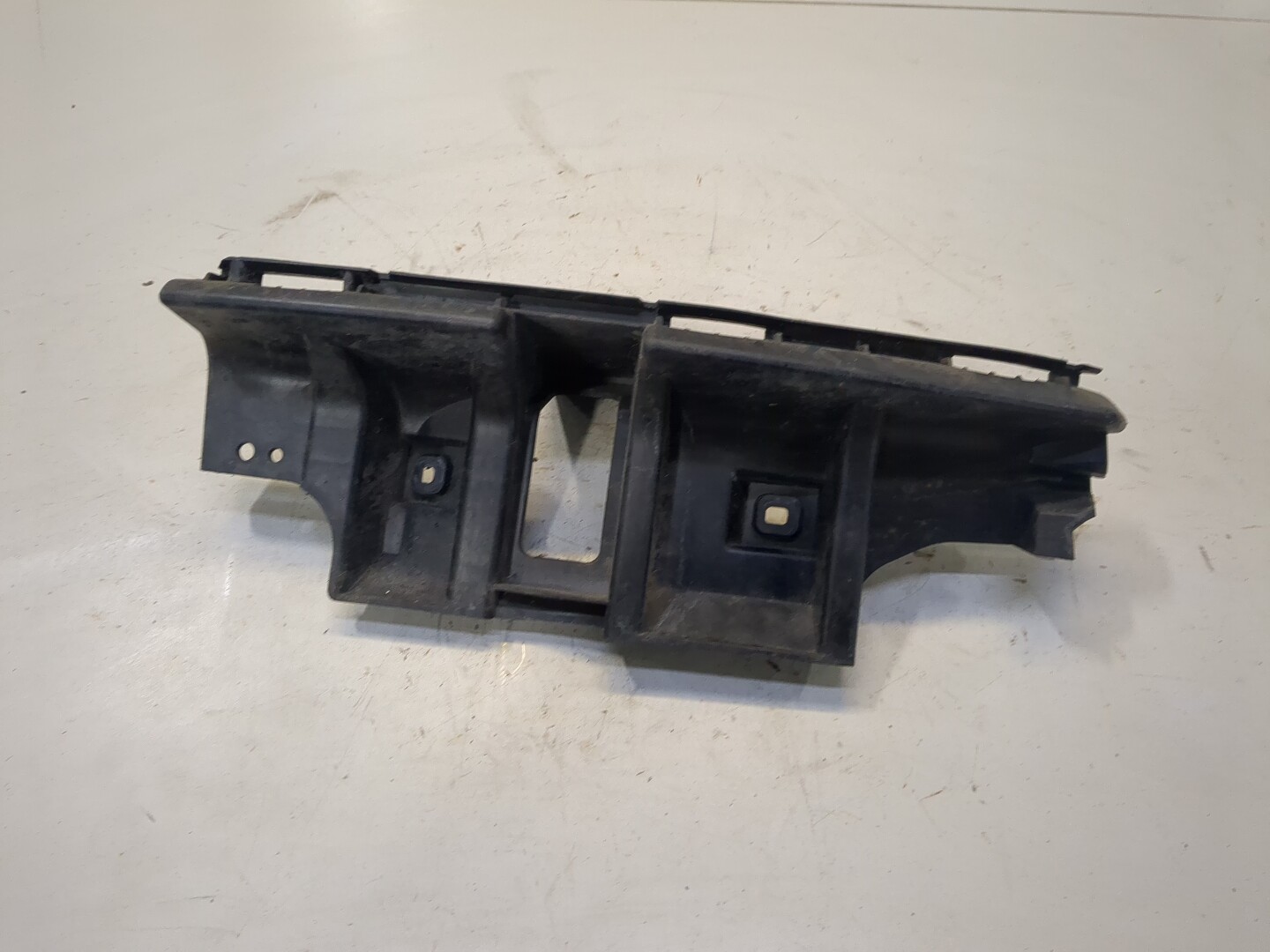 Кронштейн заднего бампера правый