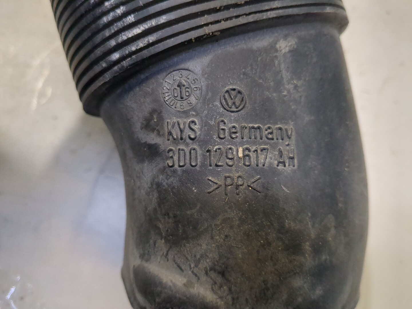 Патрубок воздушного фильтра