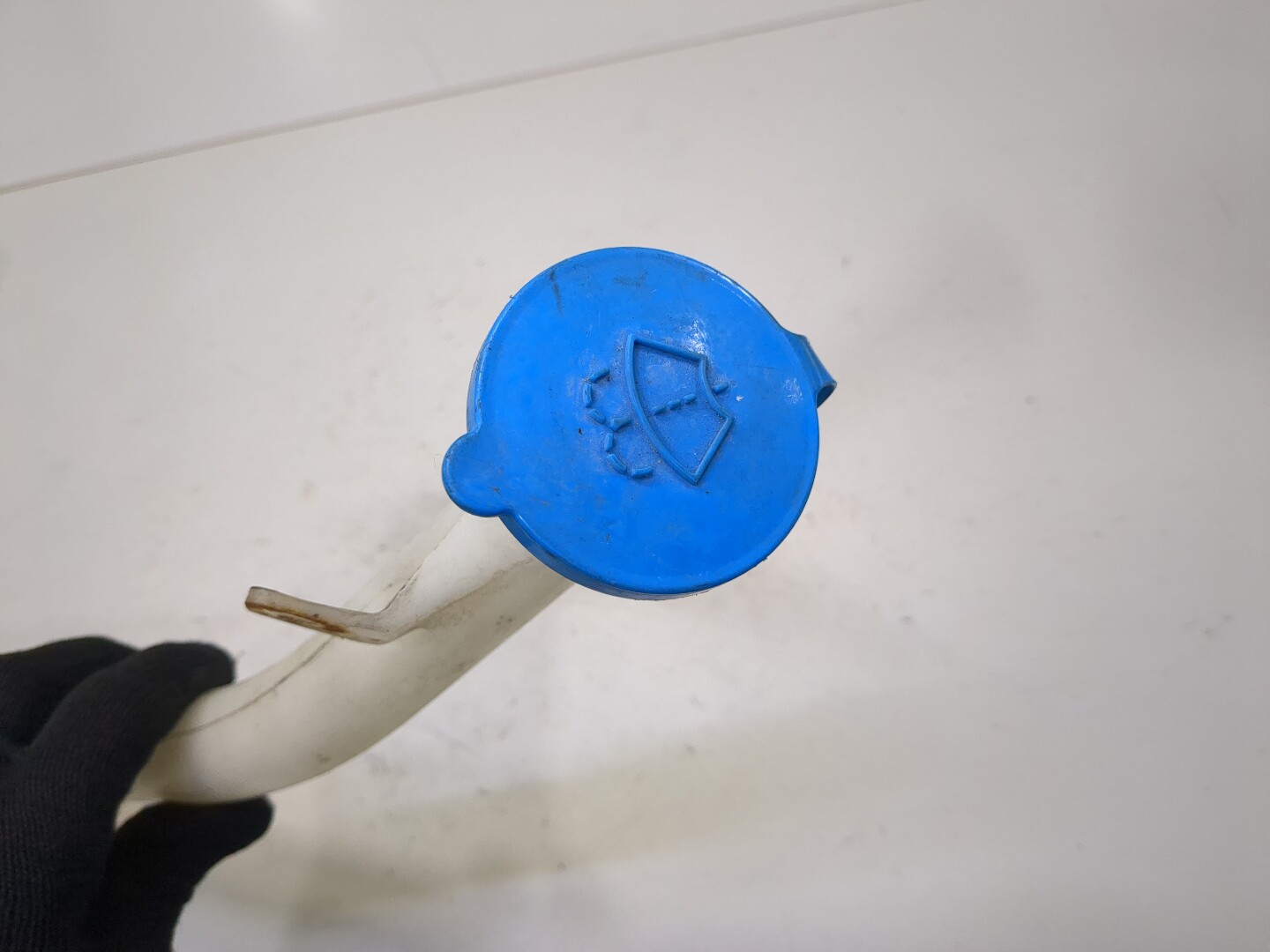 Горловина бачка омывателя