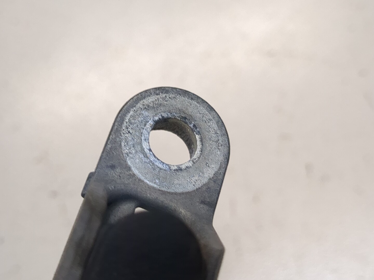 Поводок стеклоочистителя заднего