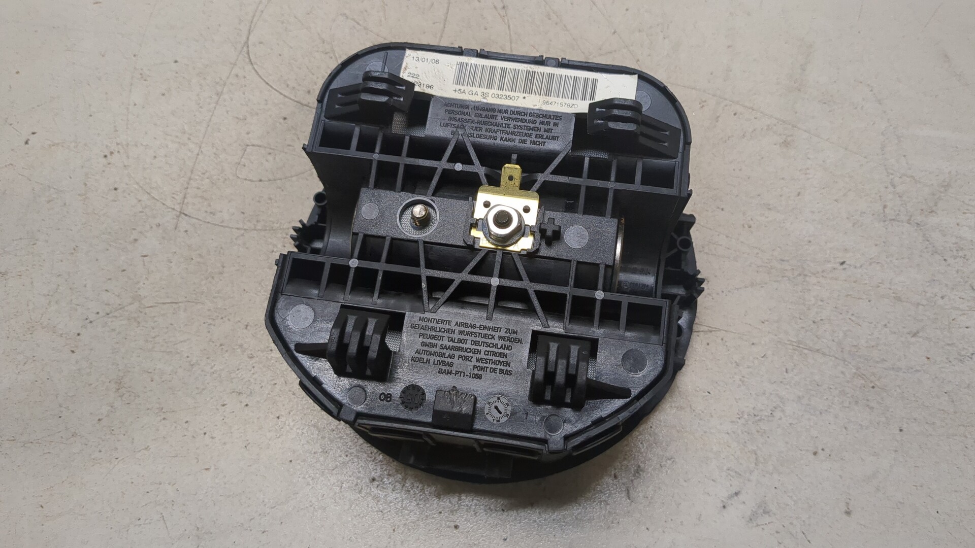 Подушка безопасности в рулевое колесо