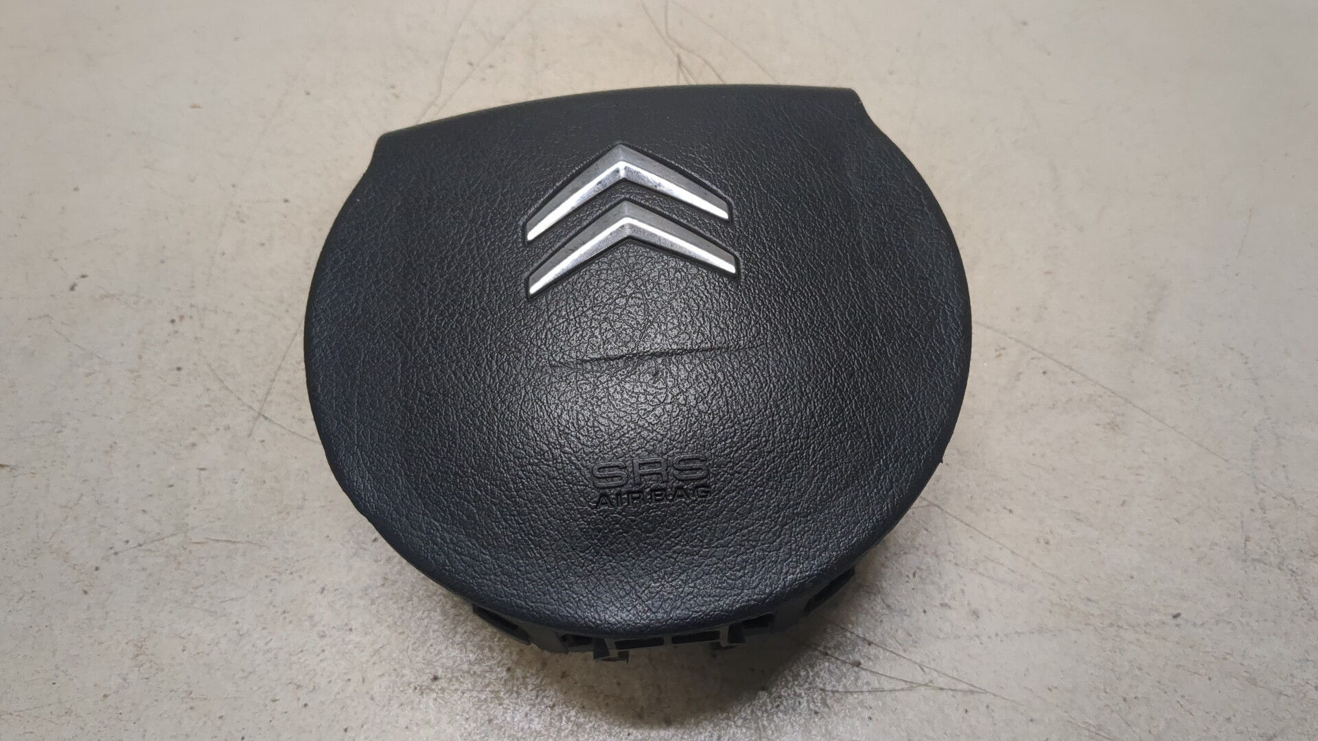 Подушка безопасности в рулевое колесо