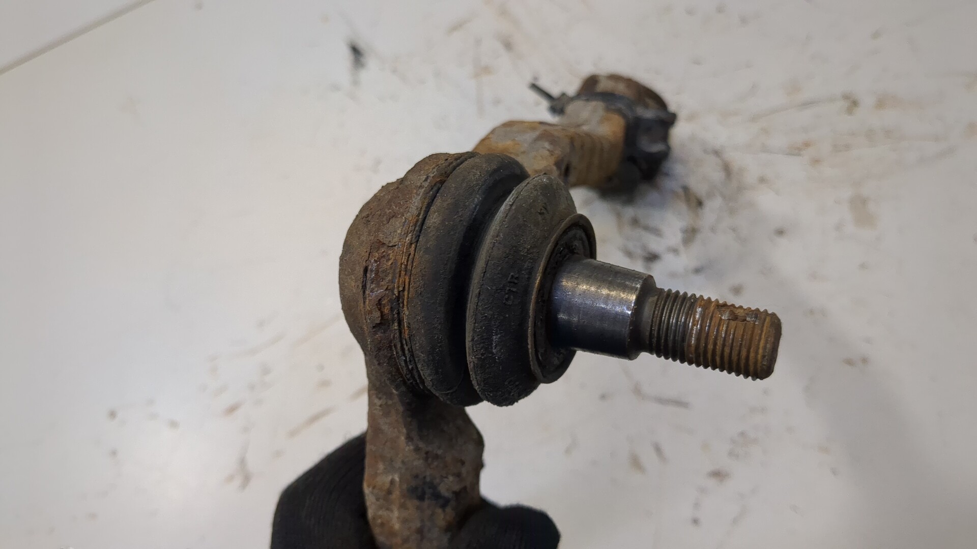 Рычаг передний правый