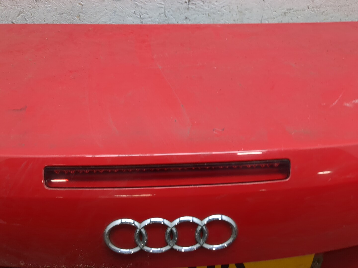 Дверь багажника