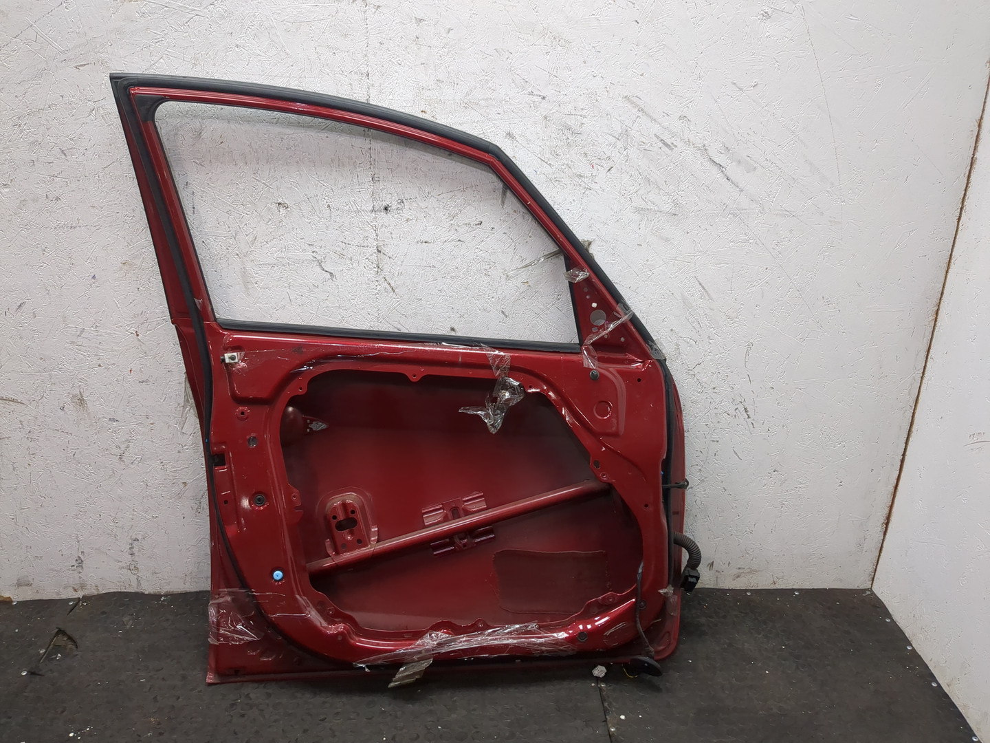 Дверь передняя левая