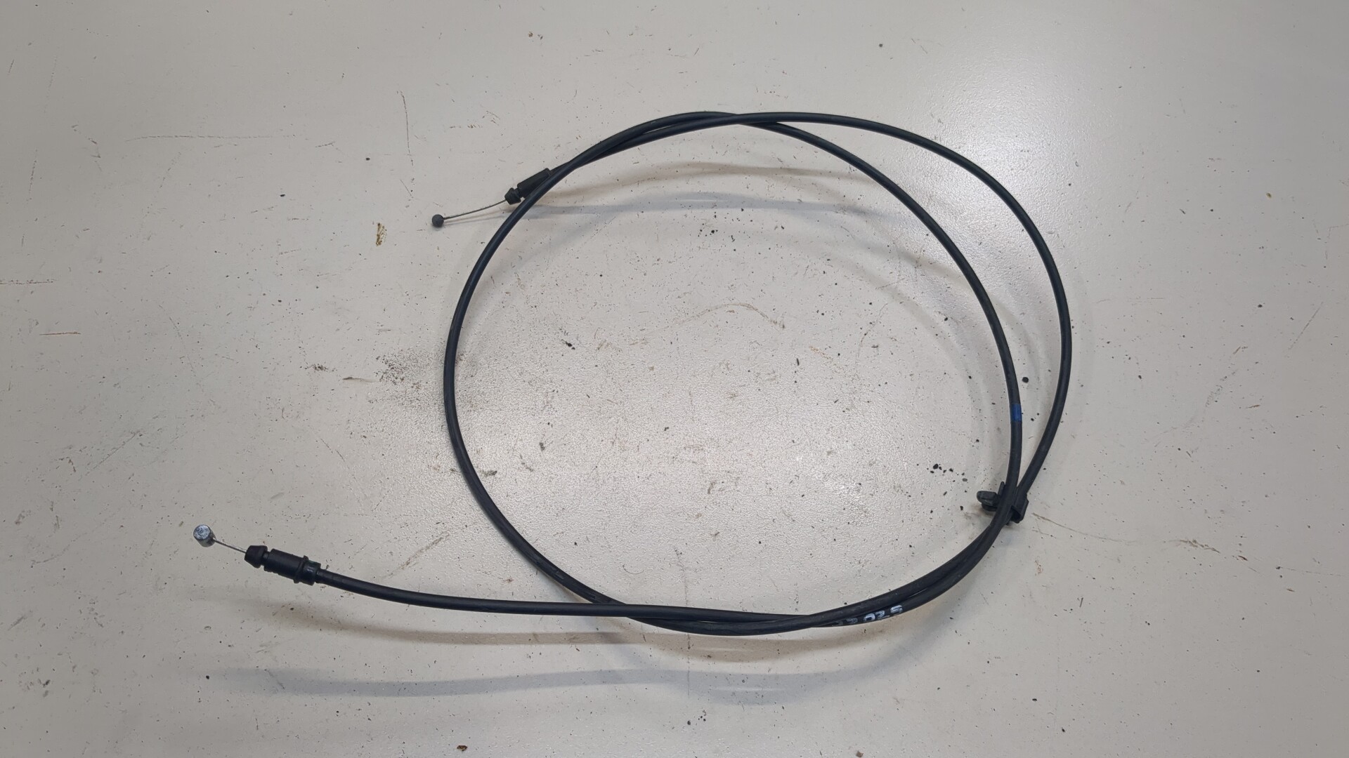 Трос открывания капота