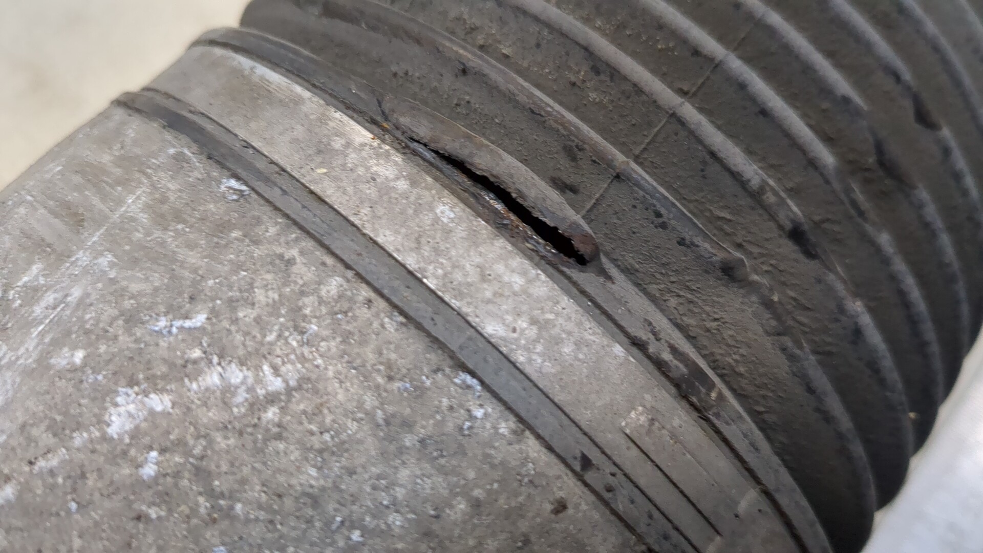 Амортизатор задний правый