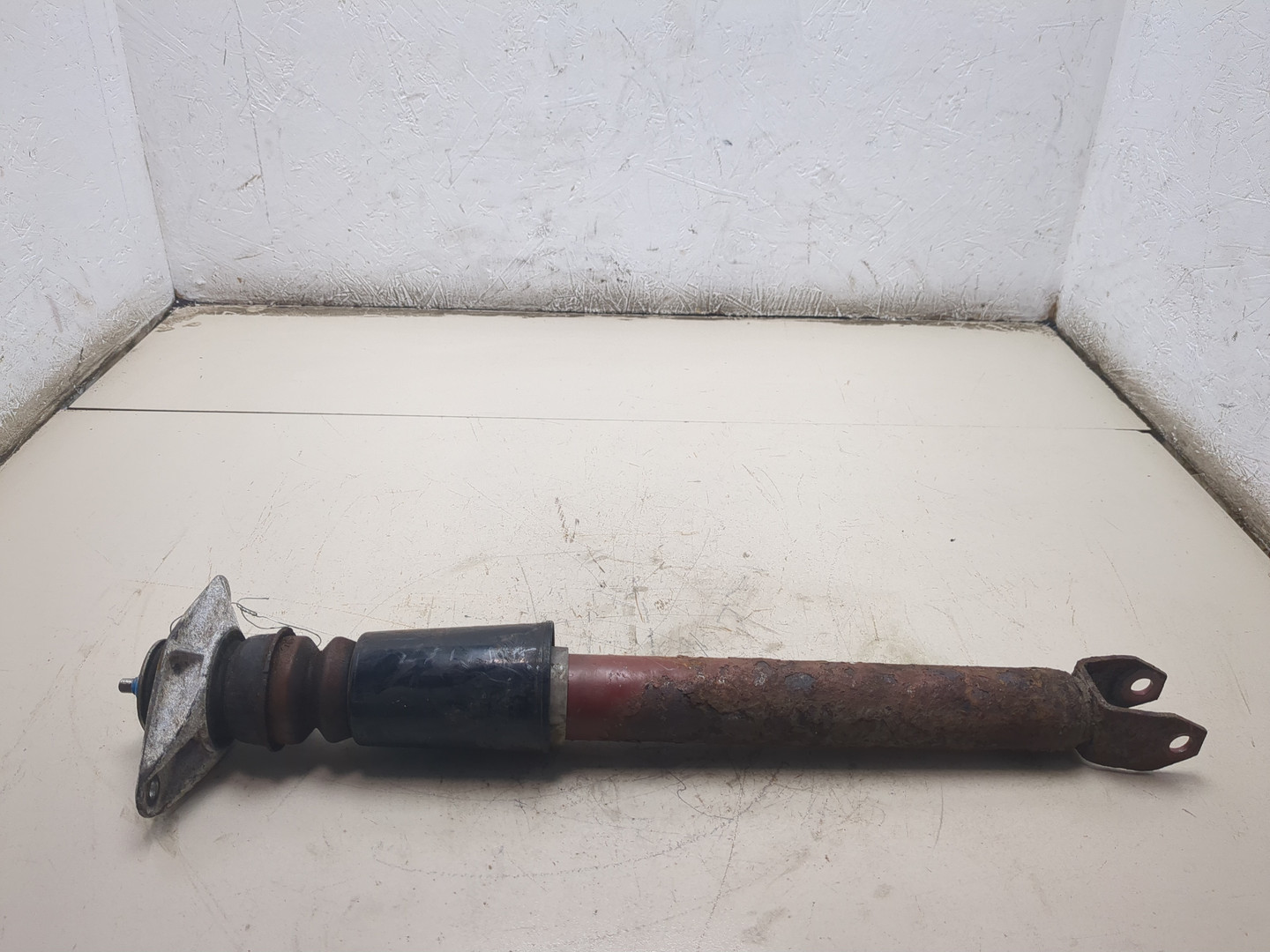 Амортизатор задний (стойка)