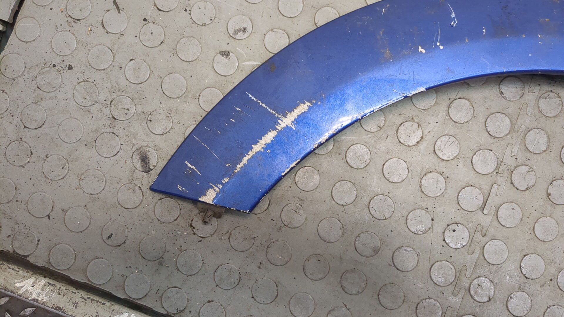 Молдинг заднего крыла правого