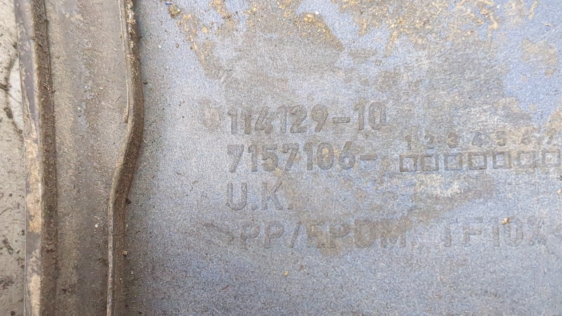 Молдинг заднего крыла правого