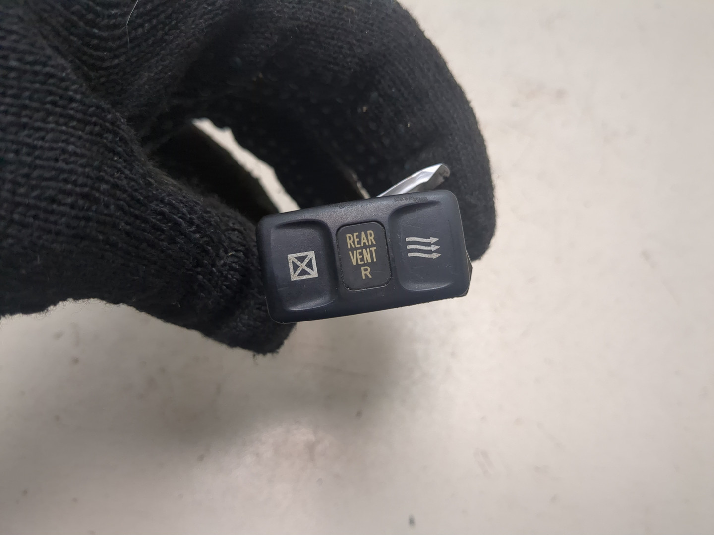 Кнопка обогрева переднего и заднего стекла