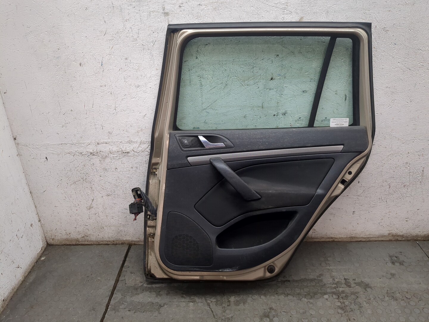 Дверь задняя правая