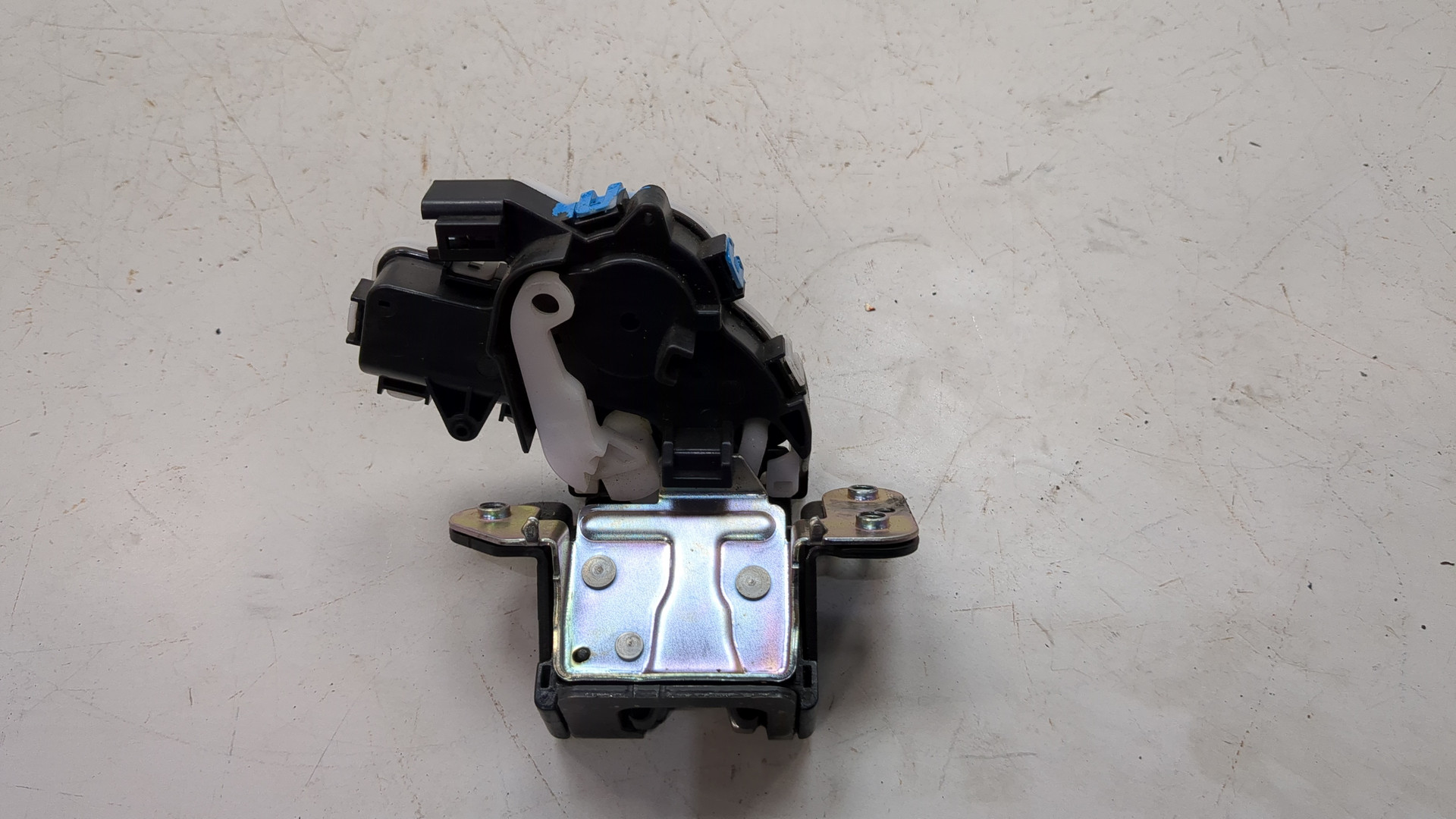 Замок багажника