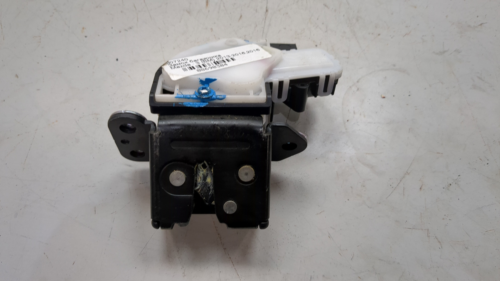 Замок багажника