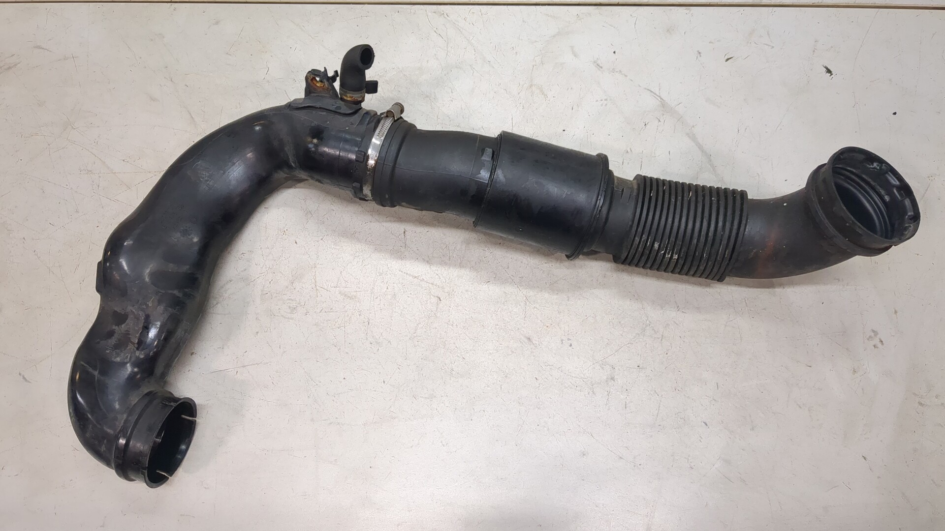 Патрубок воздушного фильтра