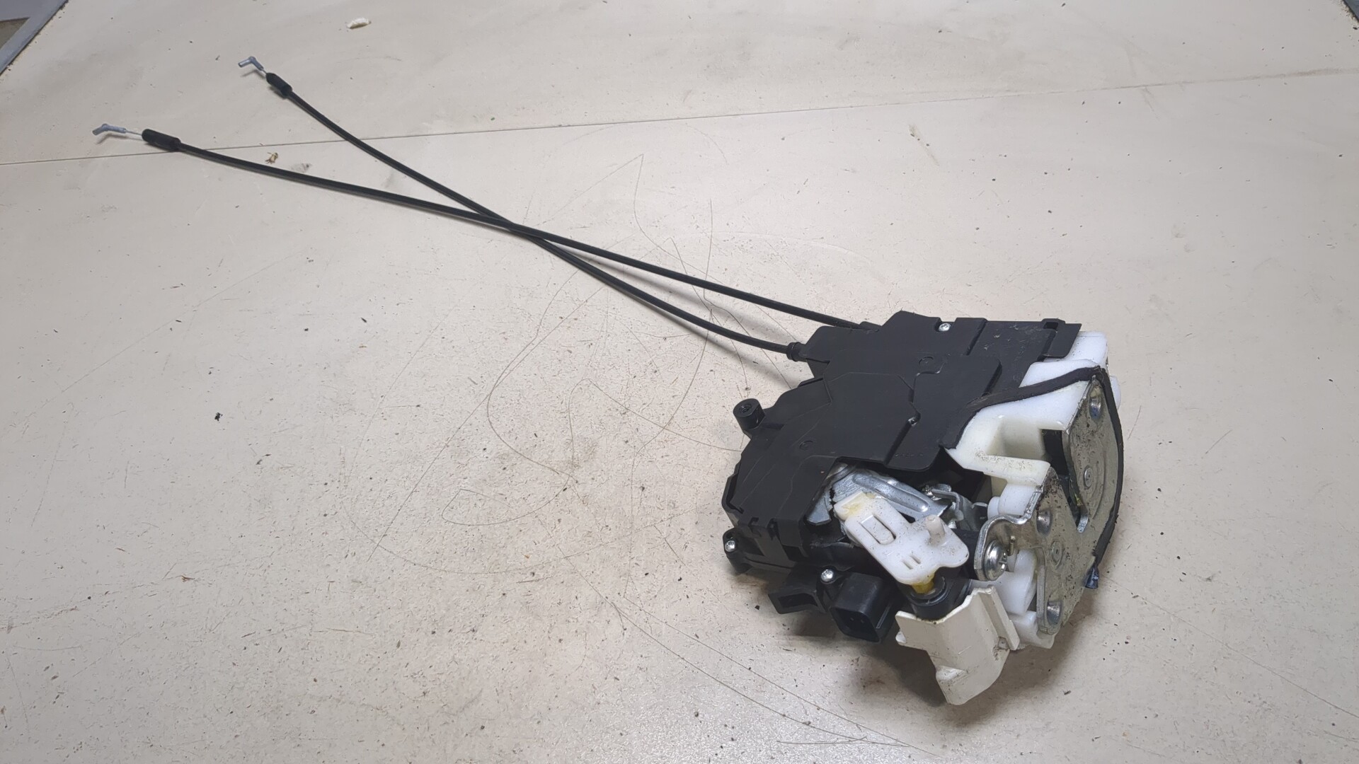 Замок двери задней правой