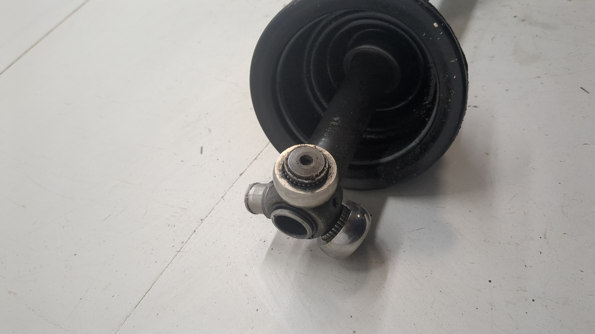 Полуось передняя левая