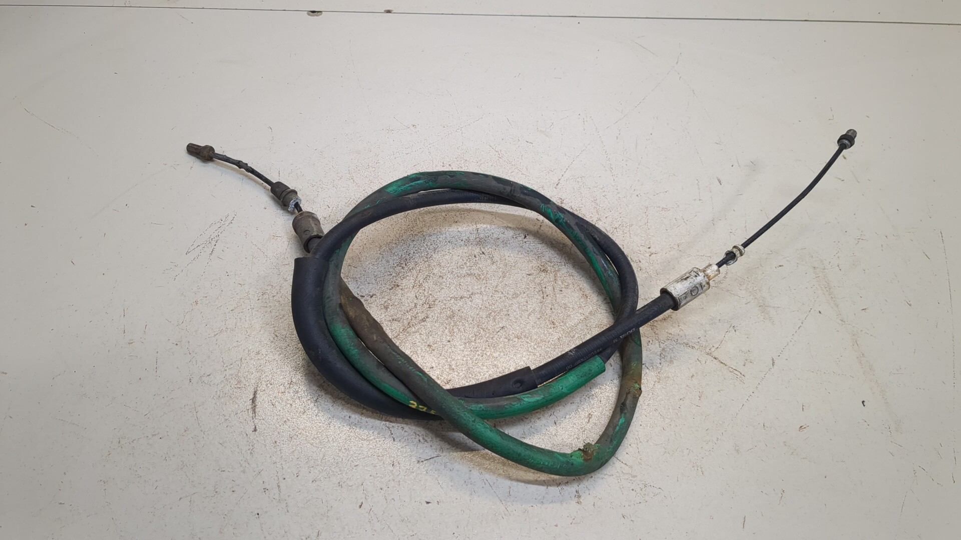 Трос стояночного тормоза