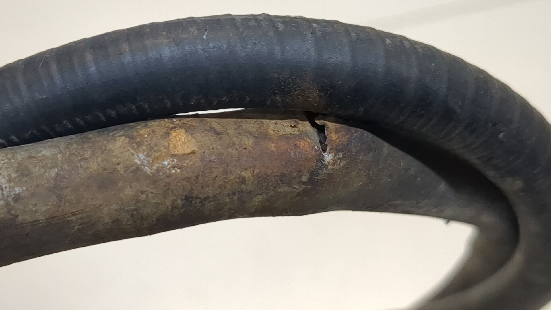 Трос стояночного тормоза