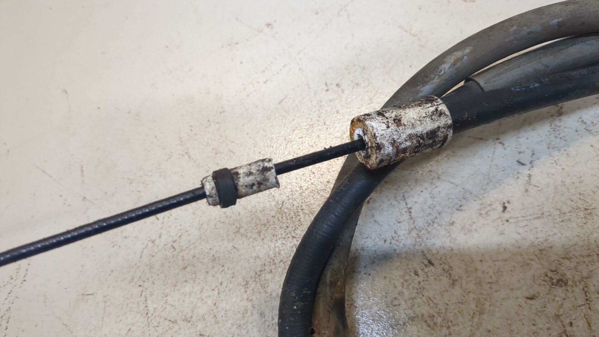 Трос стояночного тормоза