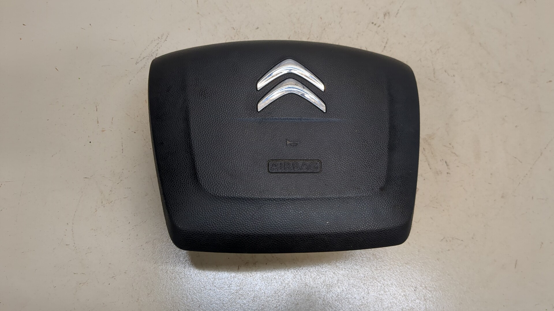 Подушка безопасности в рулевое колесо