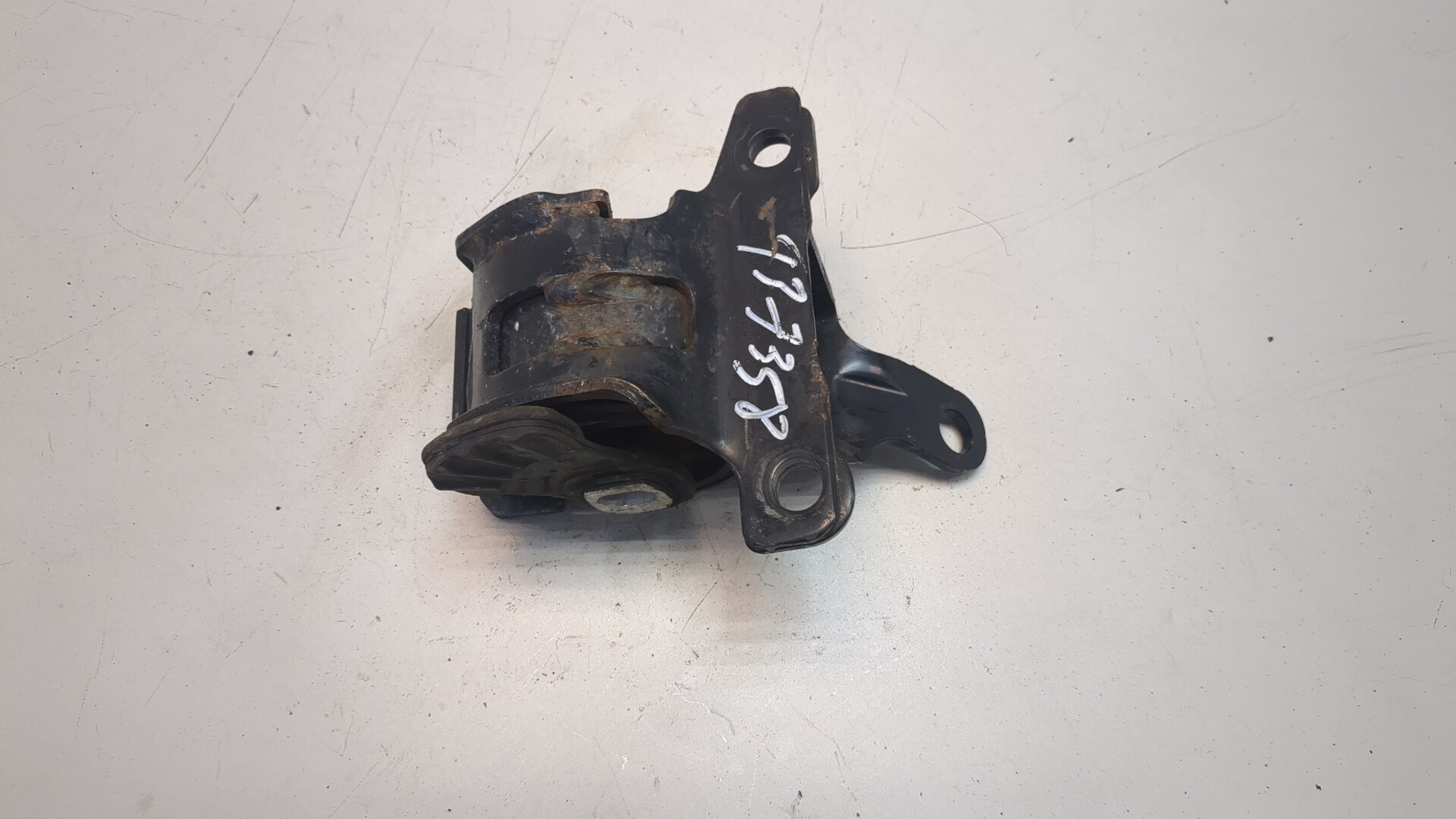 Опора двигателя левая